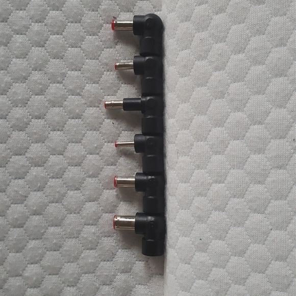Computer laptop adapters - Picture 4 of 4
